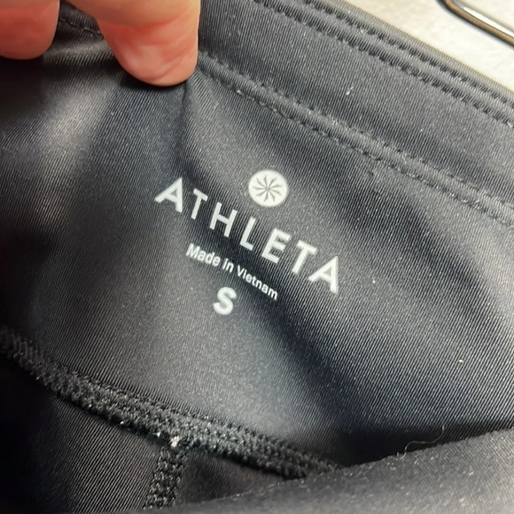 Athleta Graphic Floral Sonar Capri Black small Zip Pocket 347948-00 - Picture 3 of 6